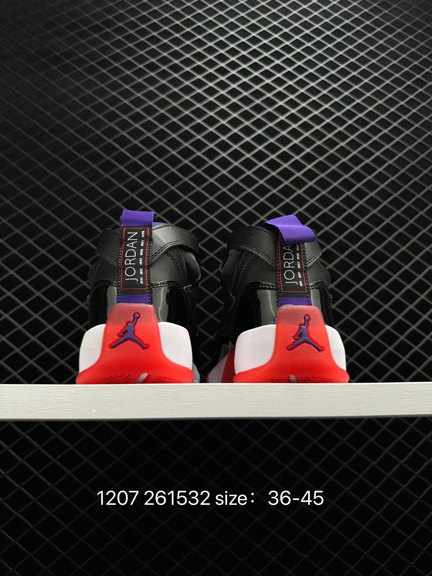 Air Jordan11LowSnakeskin“Light Bone”